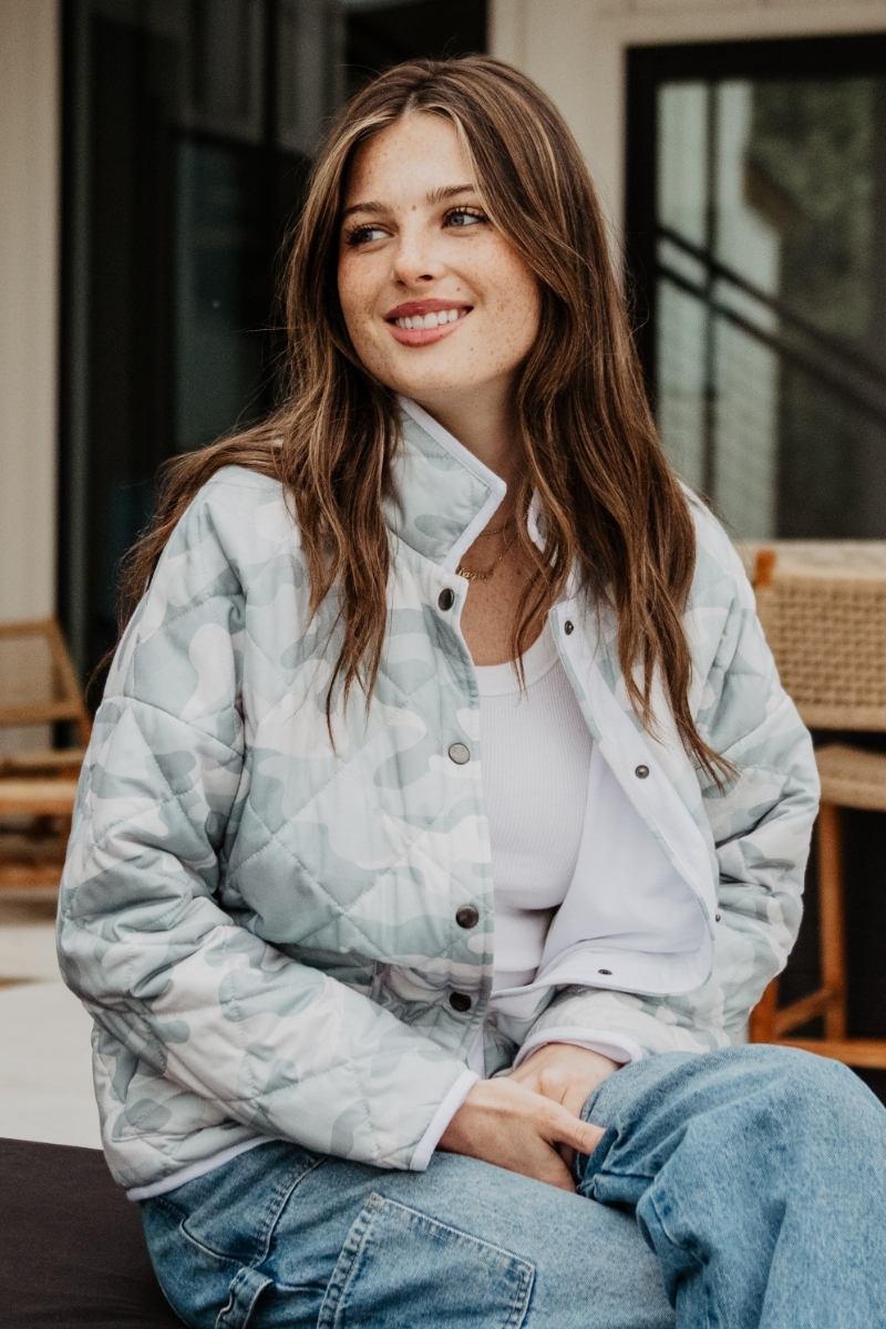 Muted Green Camo Women's Lightweight Quilted Jacket